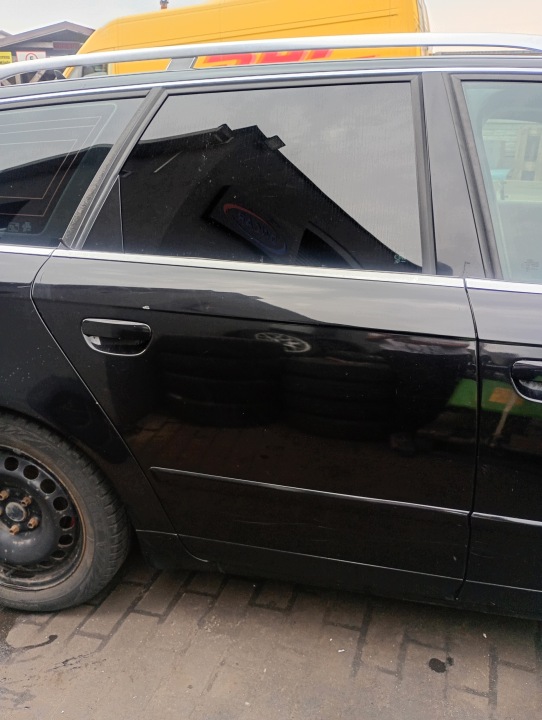 dvere pravé zadné zadok Audi A4 B7 05-08 kod lakieru L8L8