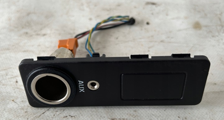 PANEL 12V AUX JAGUAR XF X250 8X23-19C166-BA
