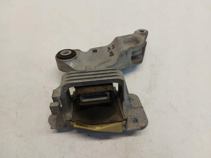 Mercedes EQV w447 V-klasa holder engine mount right front a4472411200