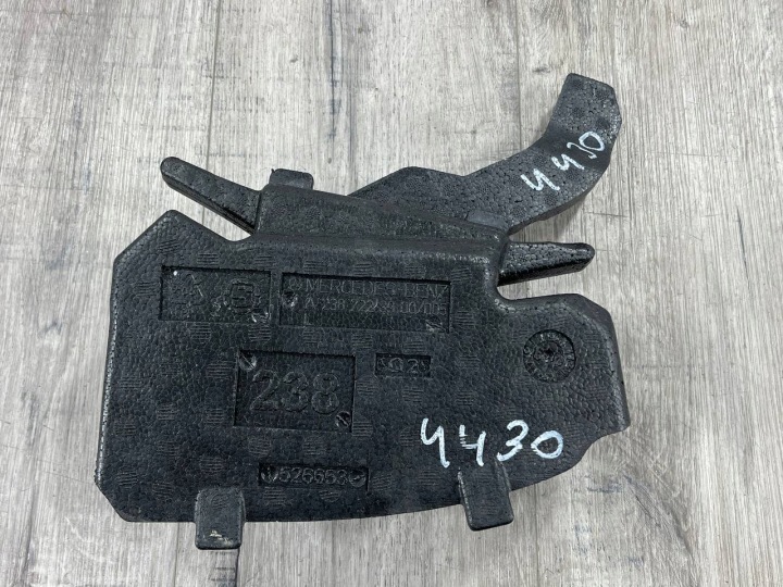 MERCEDES E C238 A238 2017-2023 Traverse Portière Gauche Avant A2387223900