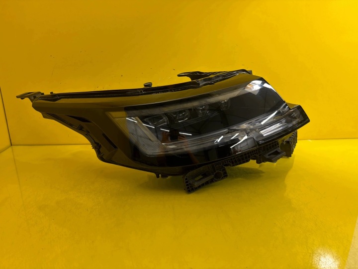 far desna prednji dio Range Rover V L460 Full Led M8E2-13W029-EJ
