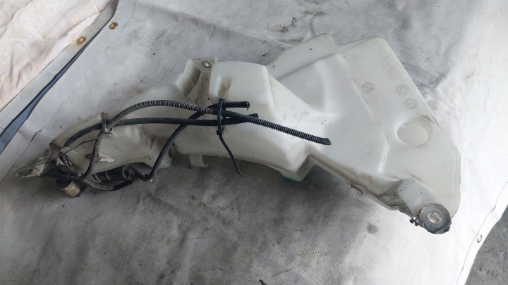 tank of the washer AUDI A6 C6 KOMBI 04-11 4F0955453J 4F0955453K