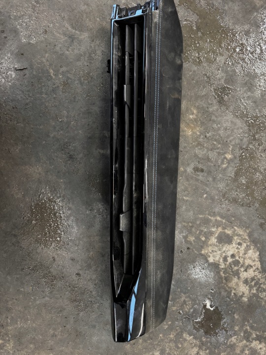 77R. mřížka větrák RENAULT AUSTRAL ALCANTARA 682112882R