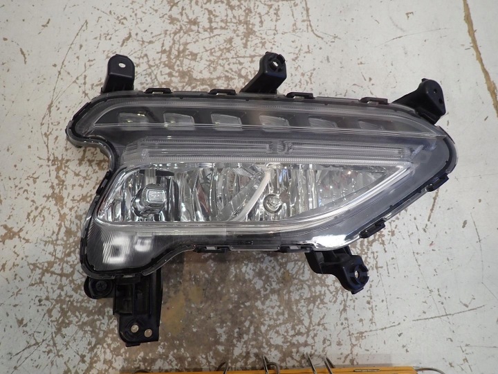 FENDINEBBIA DESTRA HYUNDAI SANTA FE III LIFT 2015- 92202-2W5