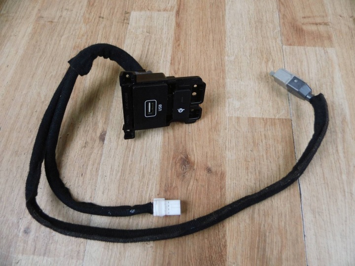 Hyundai Santa Fe IV adapter port zlacze USB 96120-S1300 95580-S1500