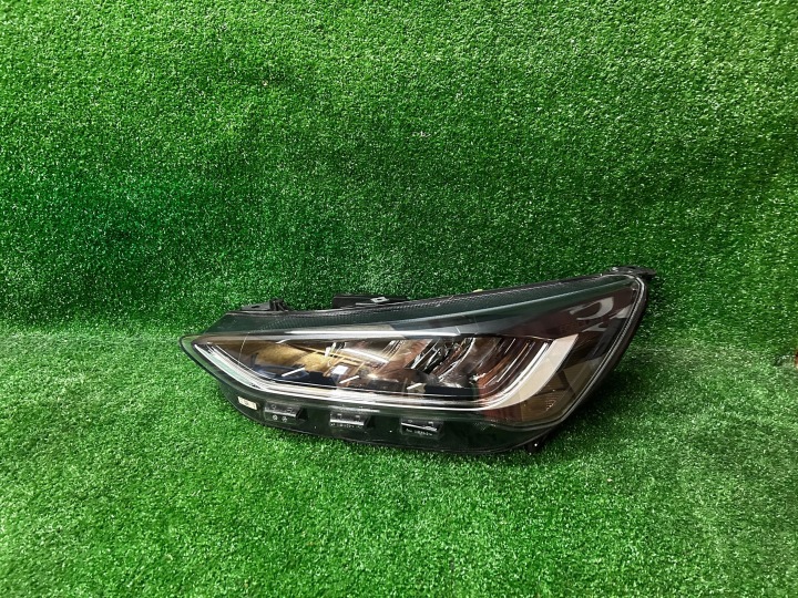 REFLEKTOR links FORD FOCUS MK4