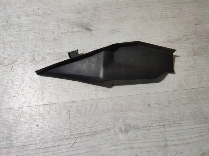Opel Corsa F 2022 vorne Seite rechts Podszybia Wasserkastenabdeckung Wasserkasten