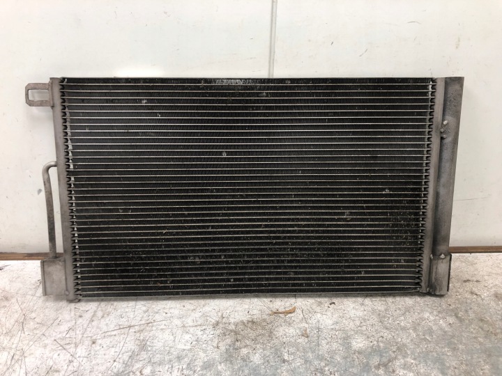 Radiatore / Raffreddatore radiatore intercooler OPEL CORSA D DCN01004