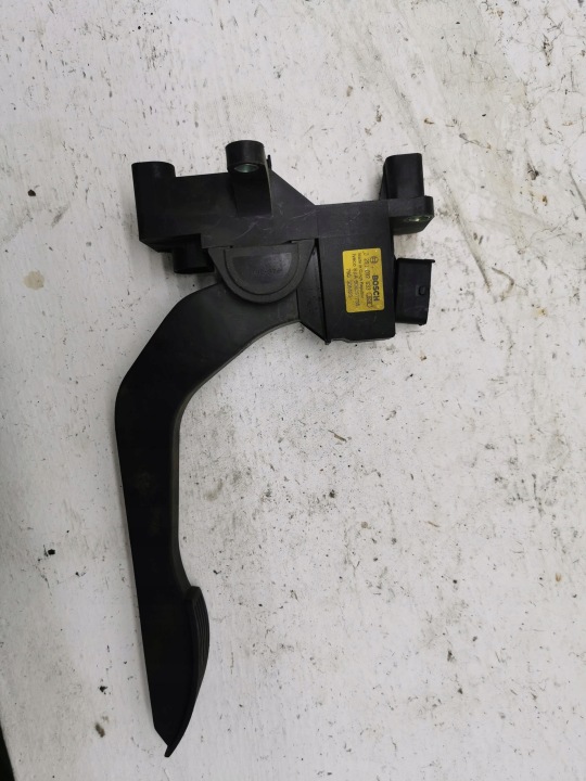 potentiometer Gas IVECO DAILY 2.3 HPI 504061735