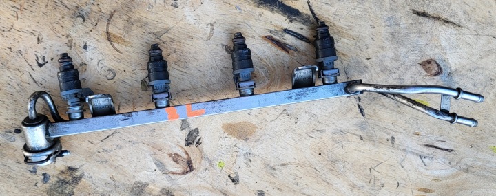 vstrekovacia rampa trysky vstrekovače AUDI A3 8L 1.8 20V VW GOLF IV SEAT OE