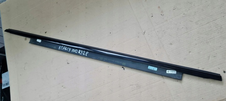 A6 C7 4G lista ZGARNIAJACA jobb far SLINE cierna BLACK 4G0853764A
