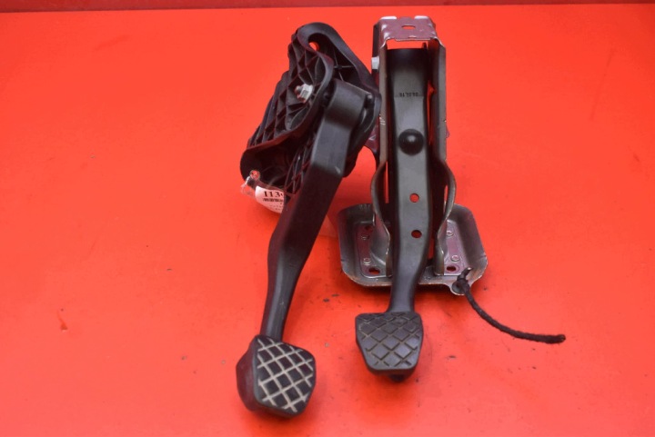 pedale spojka brzda 1K1721117H 1T1721059DJ VW CADDY IV III 2-LIFT 15-20