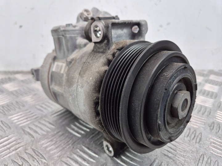 Mercedes E200 CGI W212 compressor; compressor of the air conditioning A0032304811