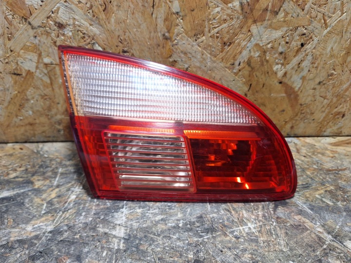 light rear part left to the bonnet TOYOTA AVENSIS T22 LIFT 00-02 KOMBI