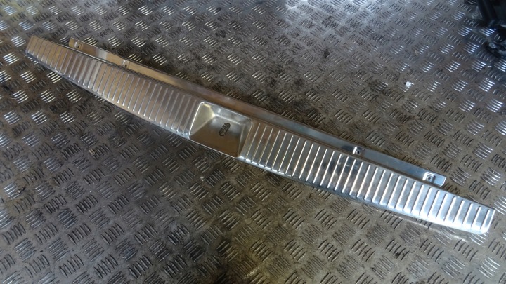 cover supports of the rear Mercedes-Benz OE A2126900027 W212 NR M528