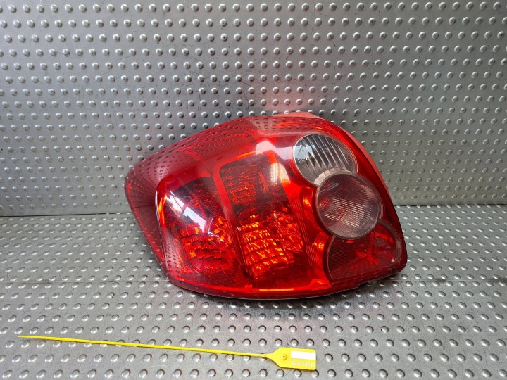 Licht heck links TOYOTA AURIS und 06-09 HB EU 81560-02380-00