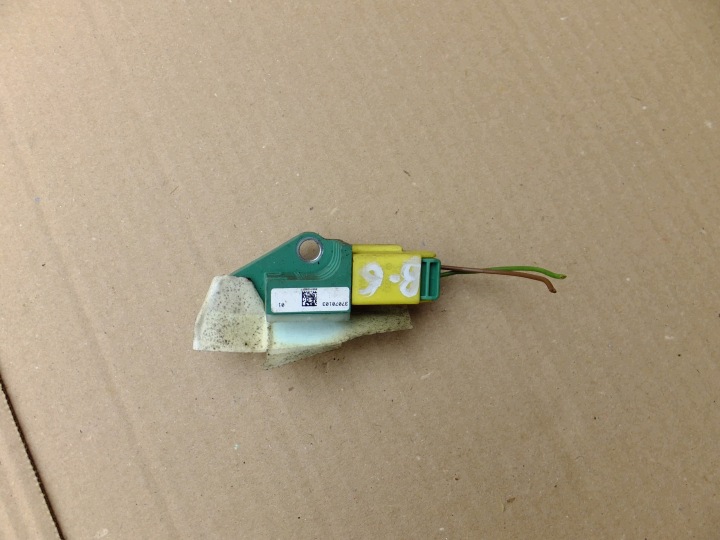 sensor snímač nárazu vw passat b6 3C0909606