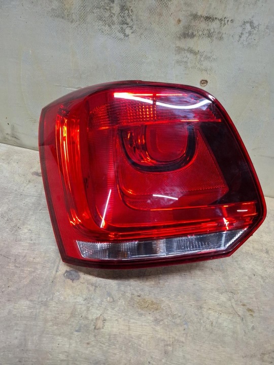 Feux phare Arrière Gauche Bouche buse Volkswagen CrossPolo 5 2014 6R0945095