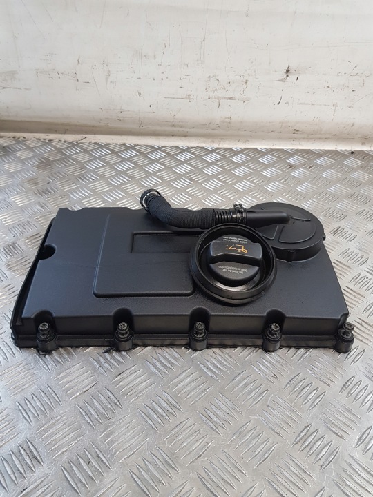 cover of valves 03G103475 03G103469N VW PASSAT B6 2.0TDI