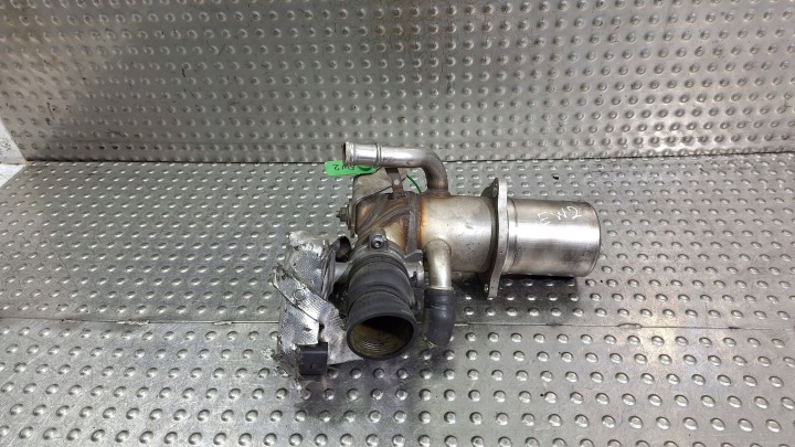 chladič výfukových plynů 04L131512A AUDI A4 B8 A5 8T A6 C7 Q5 8R 2.0 TDI CSU CSUB