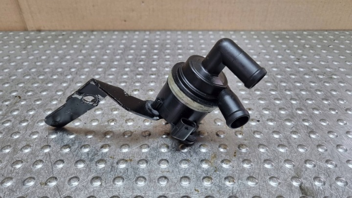 Supplementare Pompa ausiliaria acqua motore 5N0965561A GOLF VI A3 8P SCIROCCO LEON II YETI 2.0TDI