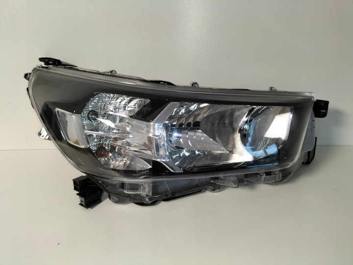 Licht vorne reflektor rechts TOYOTA HILUX VIII LIFT 20