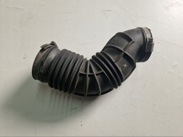 tubo tubo Tubazione Dell’aria VOLVO V70 II 2.4 benzina 8649258