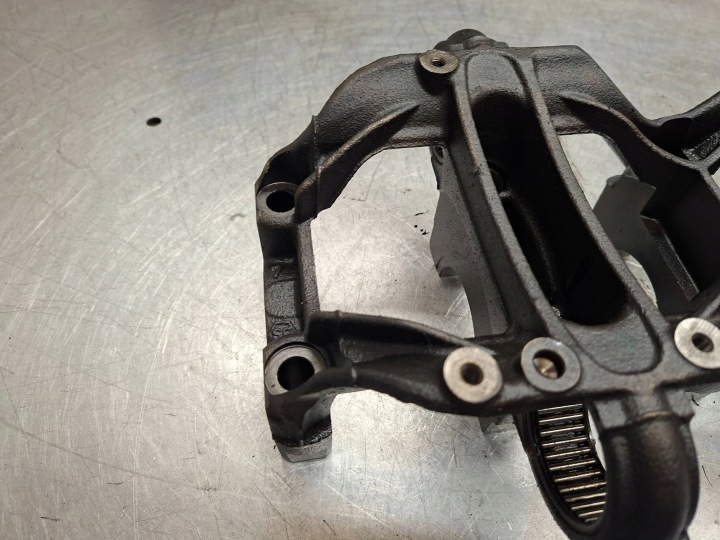 Suporte do eixo de manivela A6510130336 Mercedes-Benz Sprinter W906 16