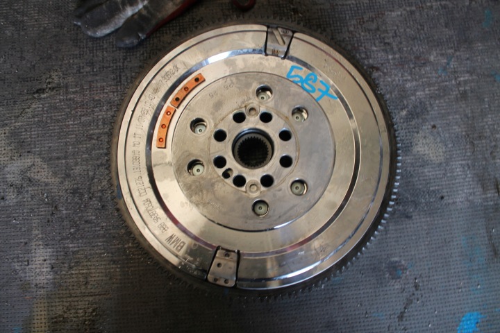 587. Schwungrad Reifen Rad schwungscheibe schwungrad BMW 5A3B7C604