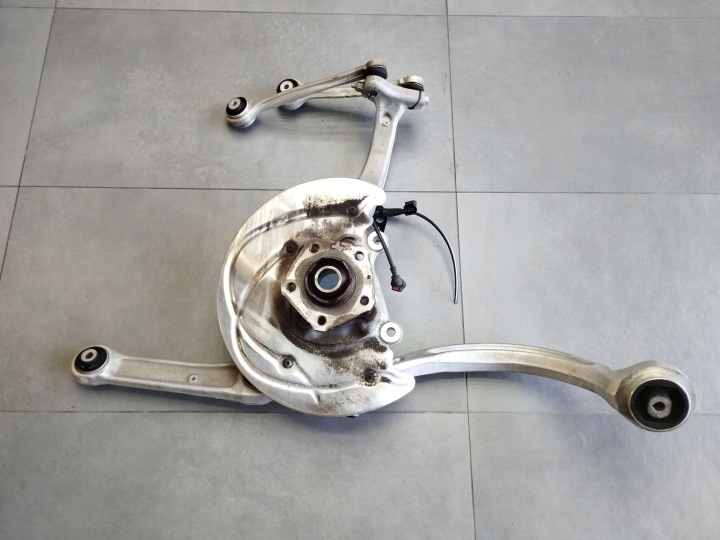 Audi A4 S4 B9 8W lift Achsschenkel Radnabe Radlager links vorne Querlenker 8W0407241F