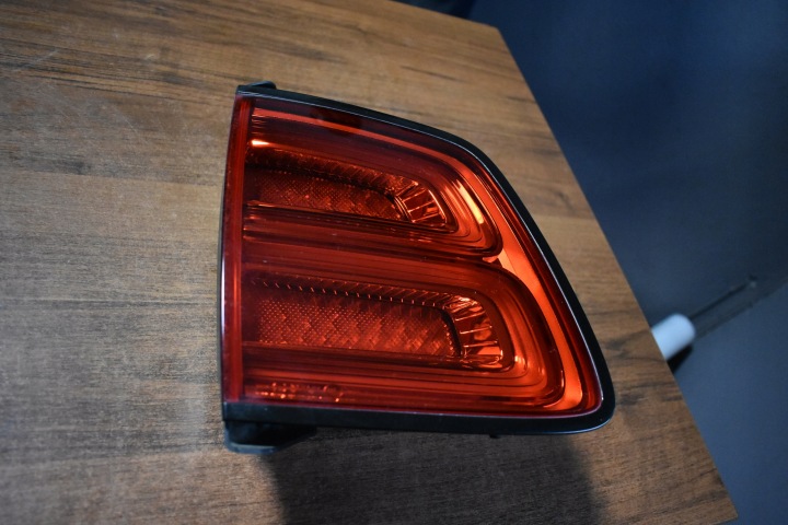IDEALNA Feux phare Arrière Gauche du capot BENTLEY BENTAYGA 1