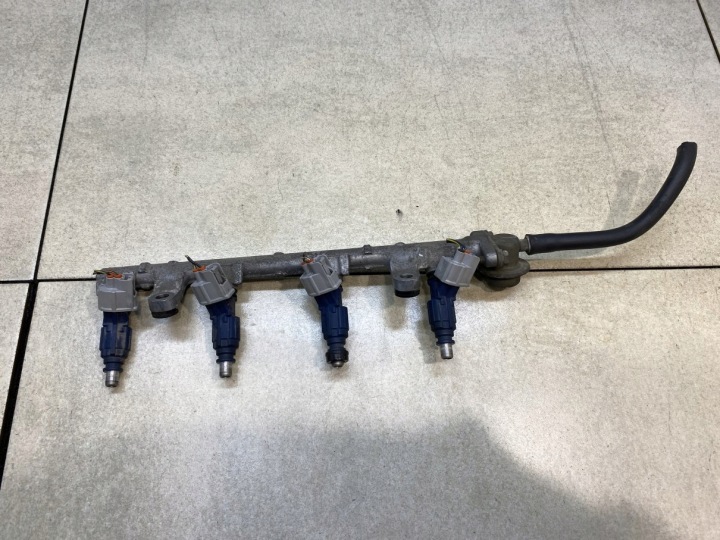 Kraftstoffverteiler Einspritzleiste YARIS und 1.0 VVTI 0280156067