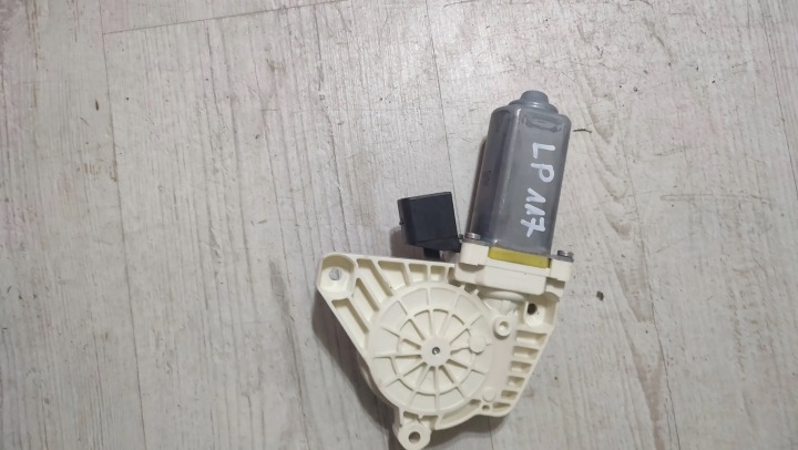 Mercedes-Benz CLA W117 14r. 2.2cdi front side left mini motor windows