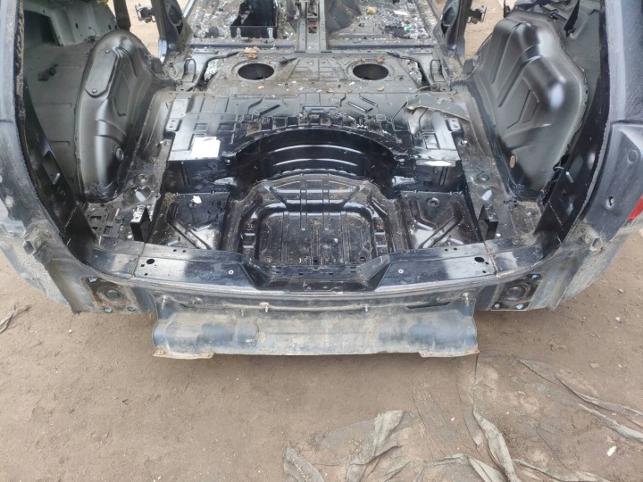 vaňa kufra čelo zadné PORSCHE CAYENNE a