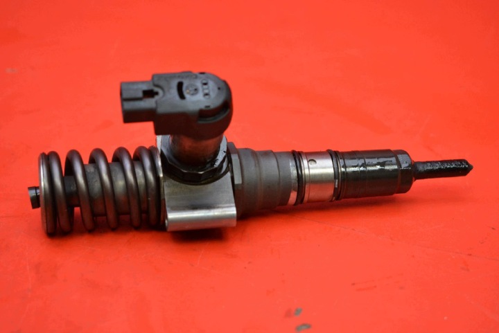 Injecteur Injecteur 03G130073S VW PASSAT B6 2.0 TDI 140 KM 05-10