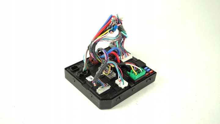 Skrinka poistiek modul BCM NISSAN X-TRAIL 3 III T32 284B74CE0A na