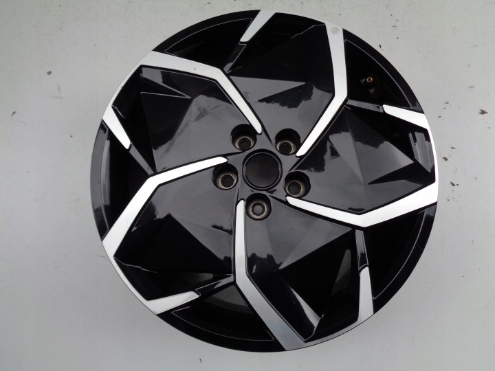 CERCHIO di alluminio HYUNDAI 7,5JX19 ET49,5 5X114,3 NR 674