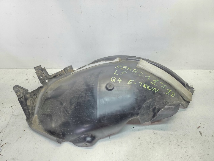 podblatník plastové levý předek AUDI Q4 E-TRON 89A821171D