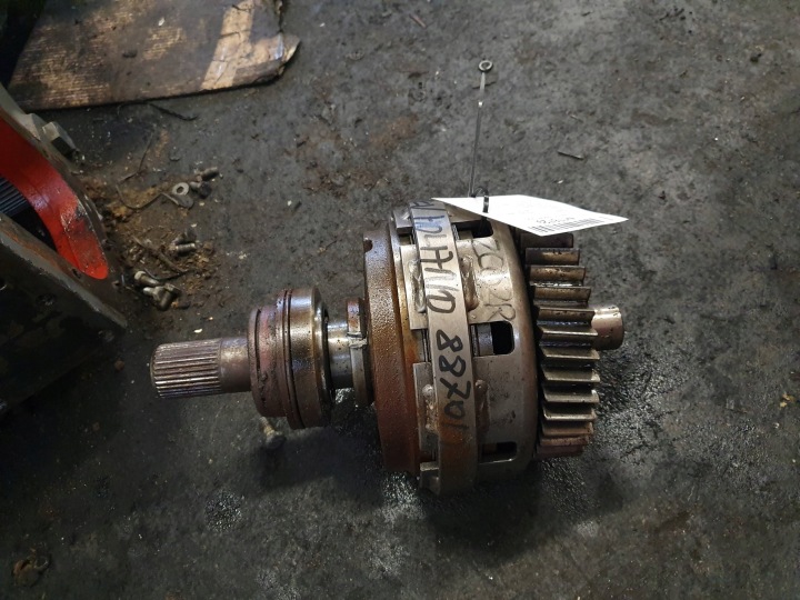 WALEK TRAKTOR PRZENIESIENIA NAPEDU KOSZ 9845119 9845827 NEW HOLLAND 8870 A
