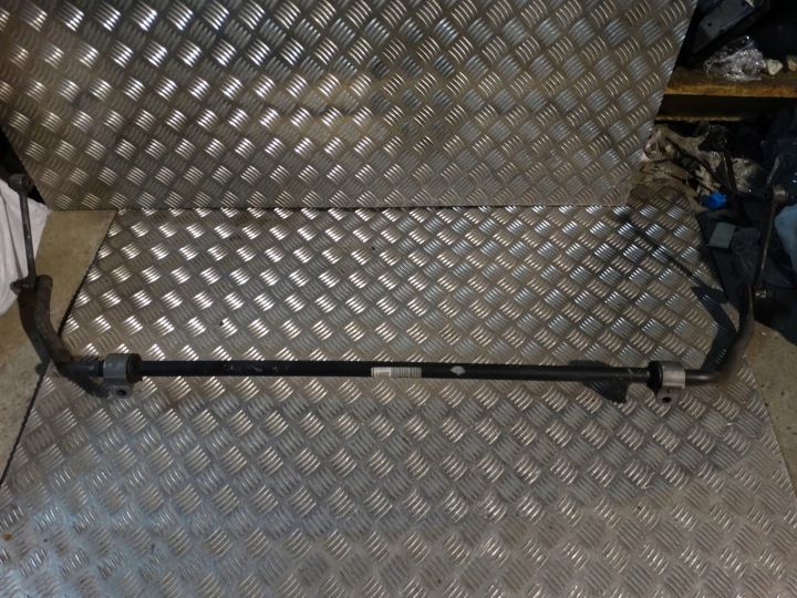 IDEALNY STABILIZATOR ARRIÈRE MERCEDES W205 COUPE 1