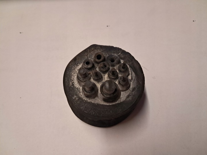 PRZELOTKA PRZEWODOW SCIANA GRODZIOWA MERCEDES 107 W108 W124 0089971781