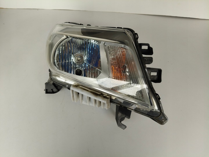 light right REFLEKTOR NISSAN NAVARA D23 NP300 16
