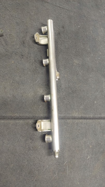 Kraftstoffverteiler Einspritzleiste Audi A4 B6 B7 1.8T 06B133317af