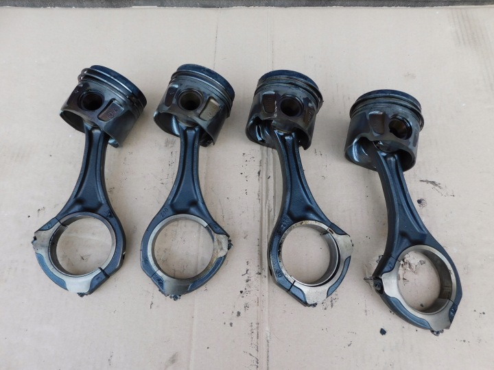 Mercedes Sprinter 906 3.0 V6 piston + connecting rod - komplet