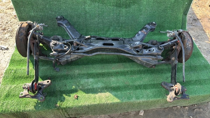 Traverse traineau berceau essieu suspension Complète SAAB 9-3 II 02-11r. Bras Moyeu support broche hamulce