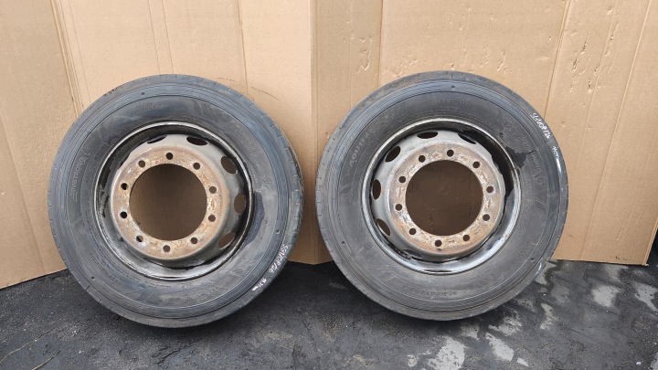 ruote pneumatici, gomme CIEZAROWE 2x ARMSTRONG AOU11 275/70 R22.5