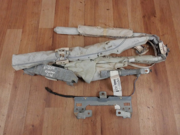 Nissan Qashqai II 2013-2019 střešní airbag airbag střechy pravá