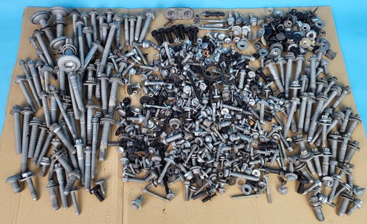 BMW 2' F74 223 25r 2.0B INTERNE AUSSETZUNGSKAROSERIEN 14kg 15