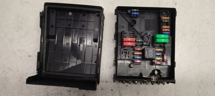 Kasten der Sicherungen VW Touran und LIFT 1,4 TSI