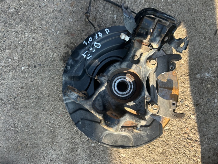BMW E90 E91 330 XD otoč pravý předek 6768996